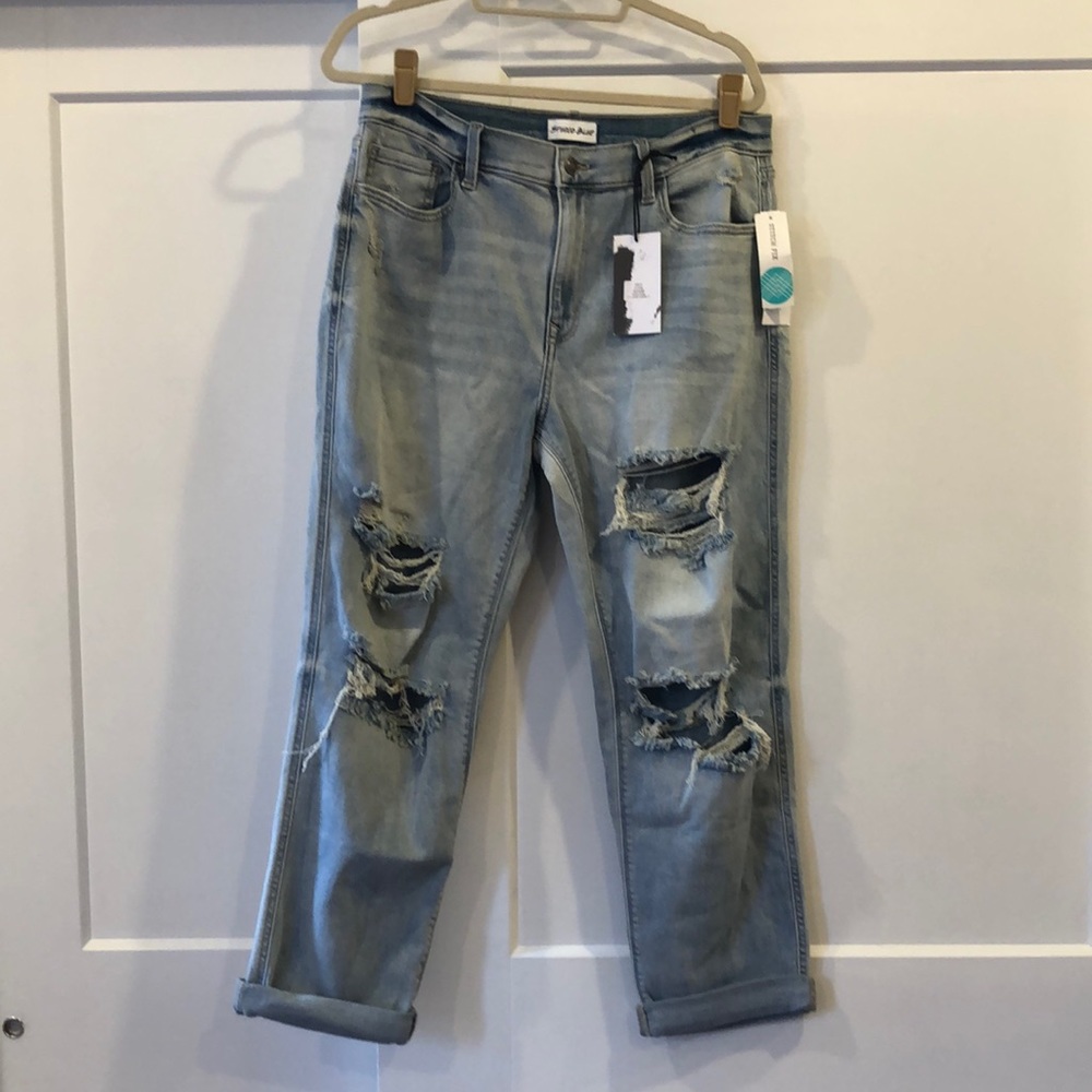 NWT! Size 31 (size 12) studio blue distressed jeans